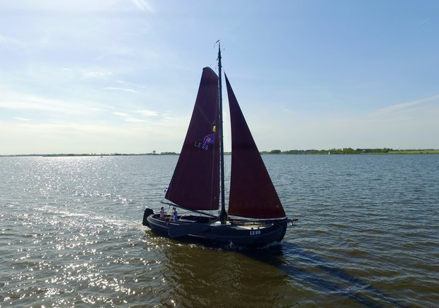 Visserman Aak LE 66   de Pekel  for hire