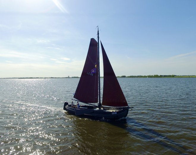 Visserman Aak LE 66   de Pekel  for hire